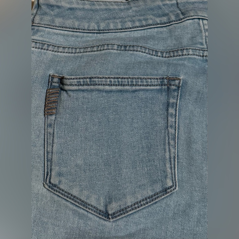 PAIGE Women's Sky Blue Denim Overalls, Size 27
Like New - Picture 7 of 12